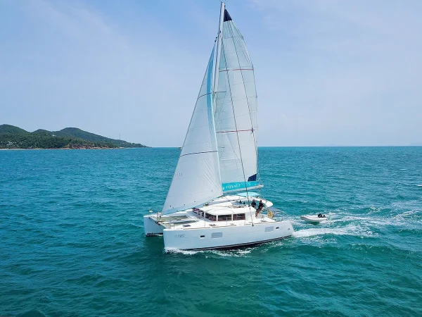 Private Yacht 5 Hr – LAGOON – 400 (10 Person)